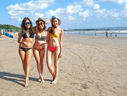 Pantai Kuta, Surga Sunset yang Tak Pernah Sepi Wisatawan